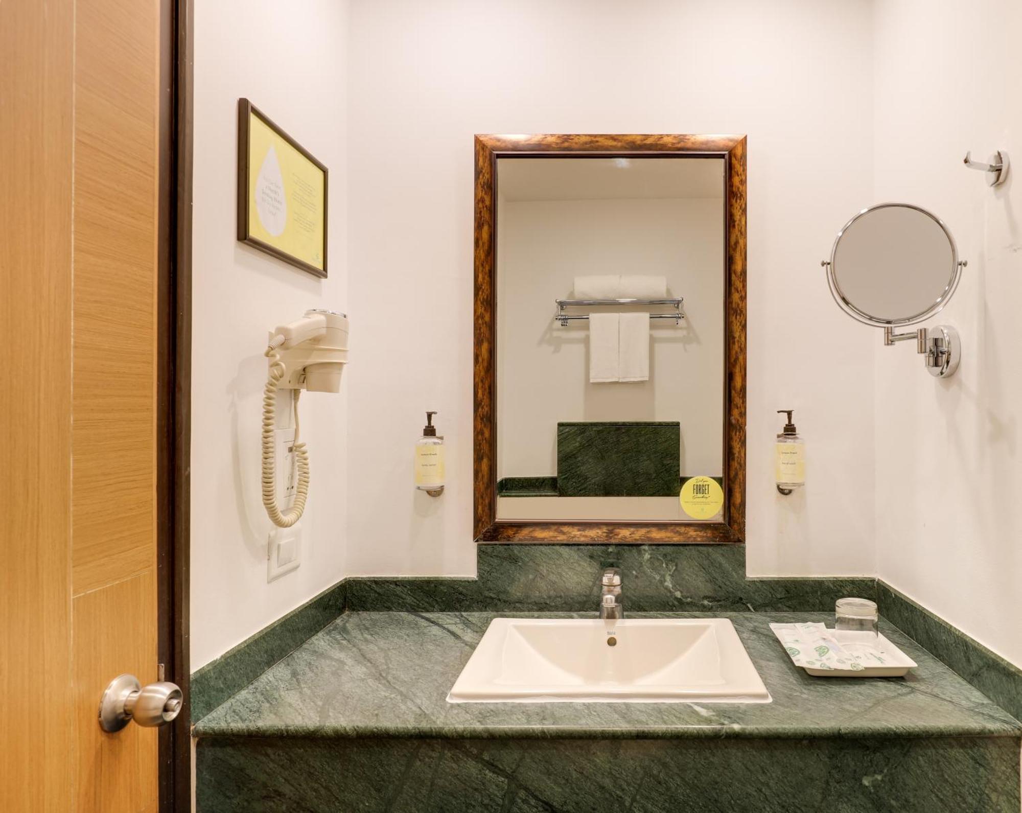 Lemon Tree Hotel Chandīgarh Dış mekan fotoğraf